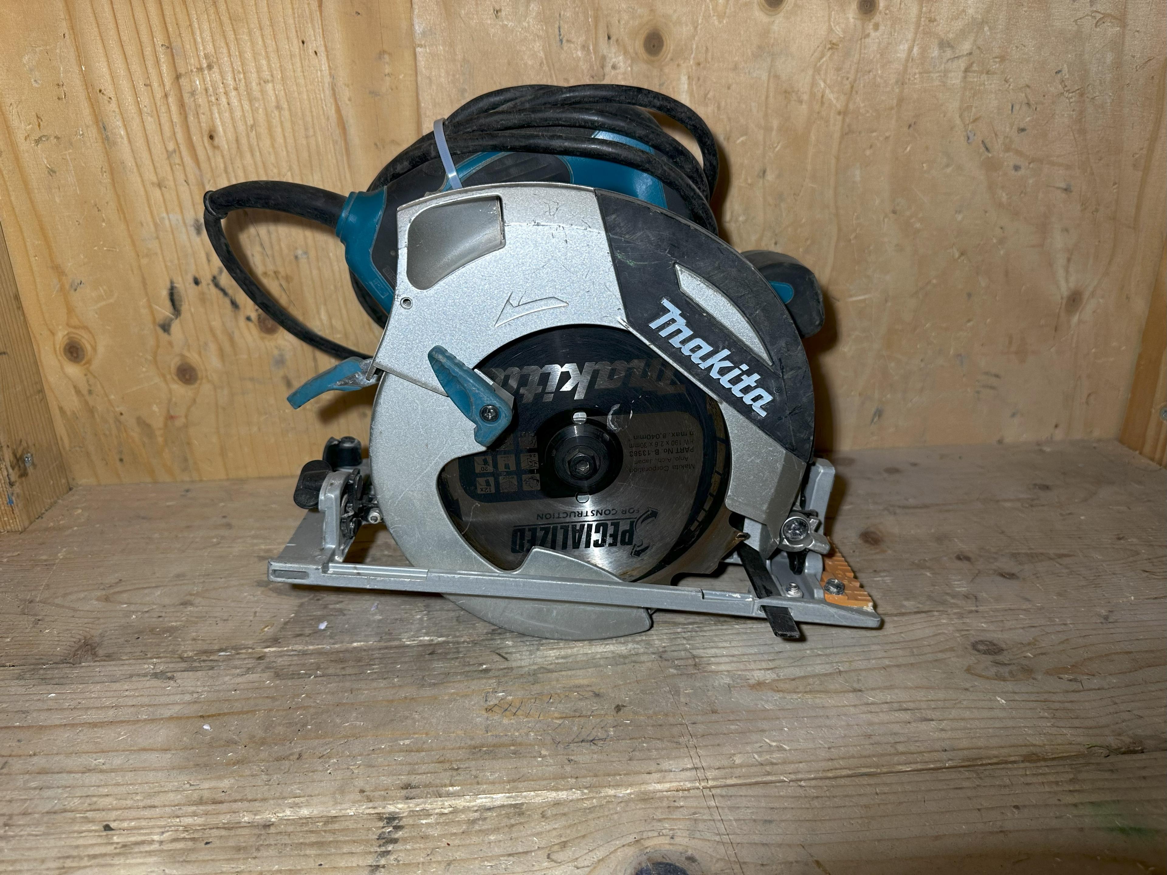 Makita sirkelsag 220v