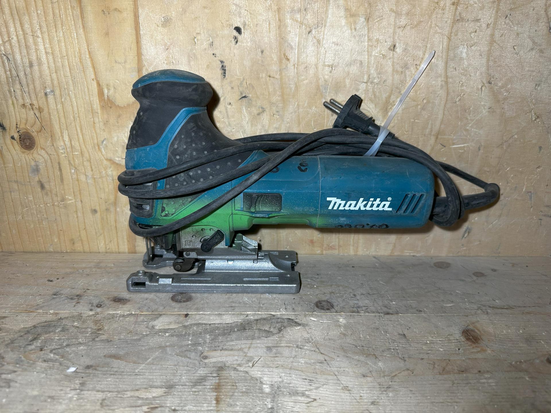 Makita stikksag 220v